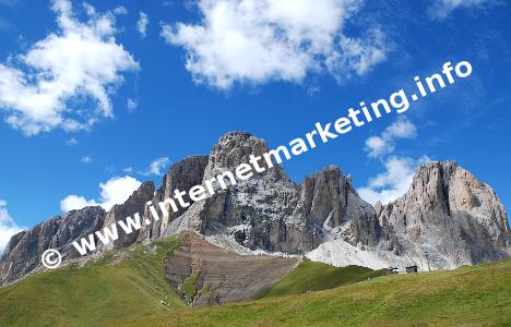 Punta Grohmann (Sasso Levante, 3.114 m) e Cinque Dita del Sassolungo (2.998 m) nel Gruppo del Sassolungo (Foto: R. Jakubowski).