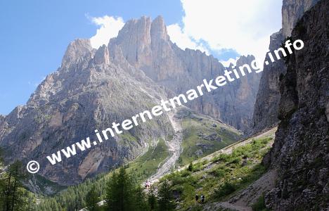 Vallone del Sassolungo con Sassolungo (Foto: R. Jakubowski).