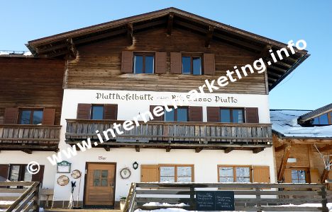 Plattkofelhütte (2.300 m) in der Langkofelgruppe (Foto: Volker).