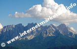 Blick auf den Latemar in Südtirol von der Völsegg Spitze (1.834 m) im Naturpark Schlern - Rosengarten aus (Foto: R. Jakubowski).