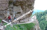 Lungo l’Alta Via della Val di Fassa nel Catinaccio (Foto: R. Jakubowski)