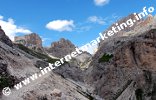 Veduta dal Rifugio Vajolet (2.246) sul Passo Principe (2.601 m) con il Catinaccio d’Antermoia (3.002 m) a destra (Foto: R. Jakubowski)