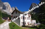 Rifugio Catinaccio (1.960 m) am Eingang des Vajolettales im Rosengarten (Foto: R. Jakubowski).