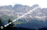 Veduta panoramica del Gruppo del Catinaccio con il Rifugio Fronza alle Coronelle (Foto: Volker).