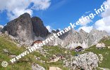 Rotwandhütte (2.283 m) und Pederivahütte (2.276 m) im Rosengarten (Foto: R. Jakubowski).