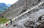 Dispositivi di protezione lungo l’itinerario n° 3a tra il Passo Alpe di Tires (2.440 m) e il Passo Molignon (2.604 m) (Foto: R. Jakubowski)