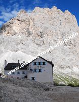 Vajolethütte (2.246 m) unterhalb der Cima delle Pope (2.768 m) im Rosengarten (Foto: R. Jakubowski).