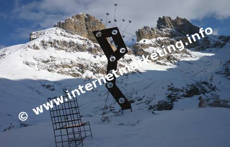 Scultura di Dolomia Art nel Gruppo del Catinaccio (Foto: Volker).