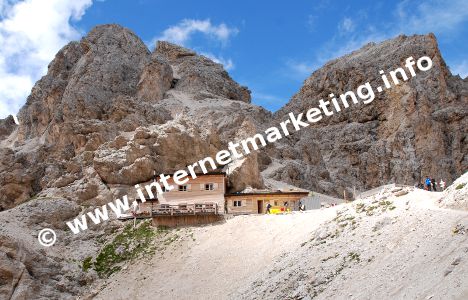 Rifugio Passo Principe (2.601 m) nel Catinaccio (Foto: R. Jakubowski)