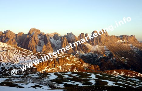 Bagliore alpino del Gruppo del Catinaccio al tramonto osservato dal Rifugio Bolzano (Foto: Volker).