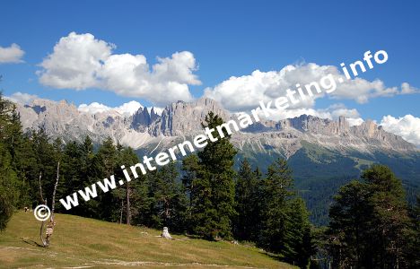 Blick auf die Rosengartengruppe von der Tschafonhütte (1.733 m) aus (Foto: R. Jakubowski).