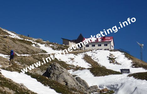 Tierser Alpl Hütte (2.440 m) in der Rosengartengruppe (Foto: Volker).