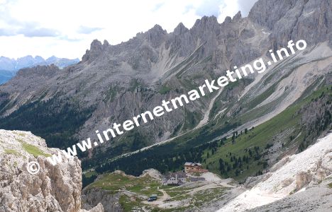 Rifugio Vajolet e Rifugio Preuss (2.246 m) nella Valle del Vajolet sul Catinaccio (Foto: R. Jakubowski)