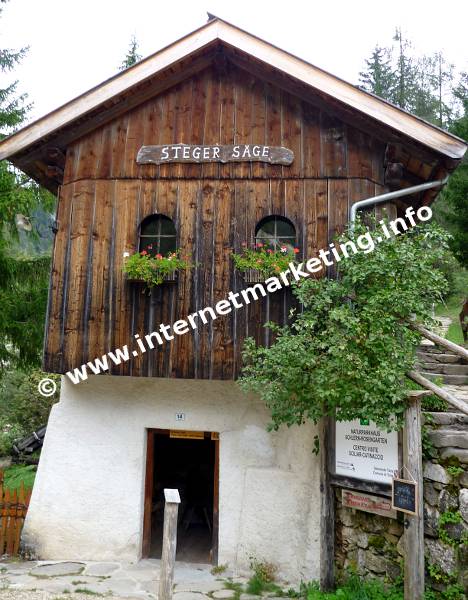 Das Naturparkhaus des Naturparks Schlern - Rosengarten in der ehemaligen Steger Säge (Foto: Volker).