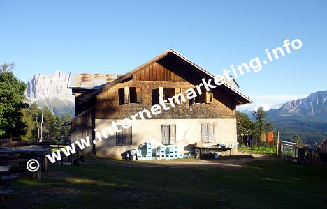 Tramonto al Rifugio Monte Cavone (1.737 m) nel Parco Naturale Sciliar – Catinaccio in Alto Adige (Foto: Volker).