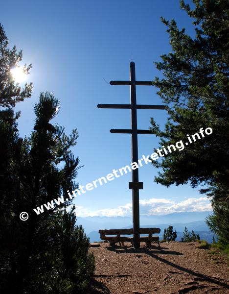 Croce di vetta del Monte Balzo (Cima Monte Balzo) (Foto: R. Jakubowski).