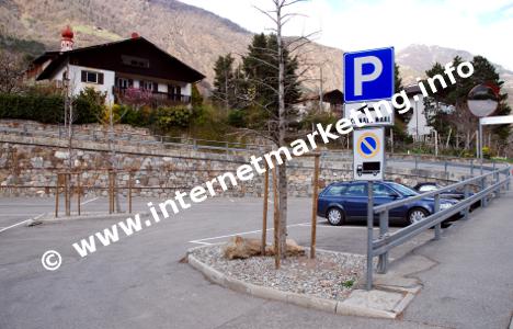 Parkplatz für Wanderer in Tschars (Foto: R. Jakubowski).