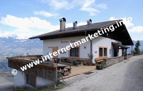 Gasthaus Senn am Egg am Marlinger Höhenweg (Foto: R. Jakubowski).