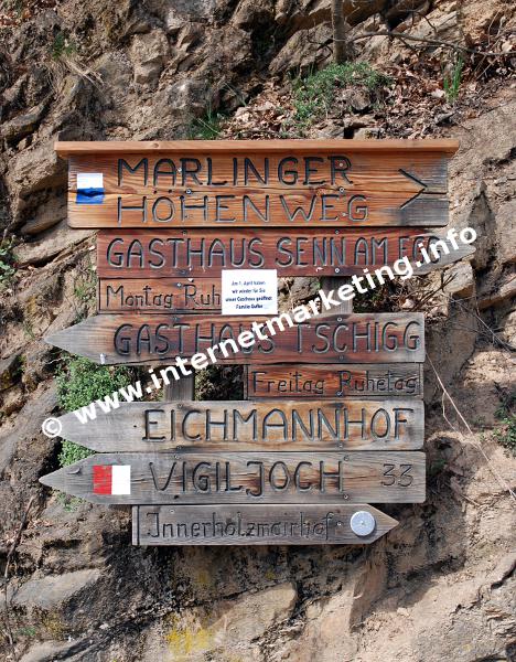 Wegweiser für den Marlinger Höhenweg (Foto: R. Jakubowski).
