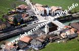 Staben mit Etsch und Bahnhof der Vinschgerbahn (Südtirol) (Foto: R. Jakubowski).