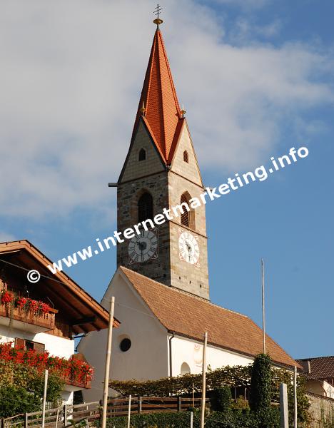 Pfarrkirche Kuens (Foto: R. Jakubowski).