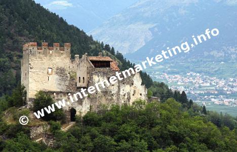 Burgruine Obermontani bei Morter im Vinschgau (Foto: R. Jakubowski).