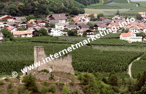 Burgruine Unterrmontani oberhalb der Ortschaft Morter im Vinschgau (Foto: R. Jakubowski).