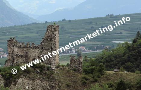 Burgruine Unterrmontani bei Morter im Vinschgau (Foto: R. Jakubowski).