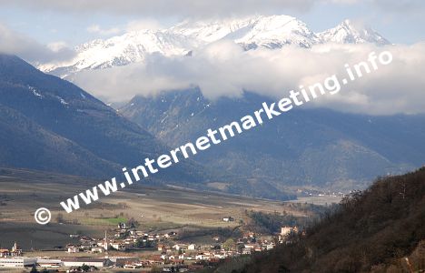 Kastelbell im Vinschgau und Martelltal Eingang unterhalb des Laaser Spitz (3.305 m) (Foto: R. Jakubowski).